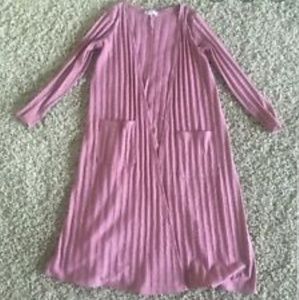 Lularoe Sarah Medium 
Pinkish
Beautiful sweater